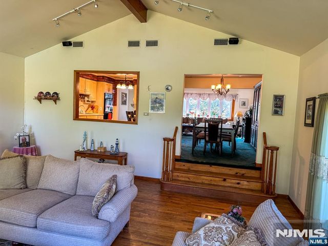 32 Esplanade Drive, Hillsdale, NJ 07642