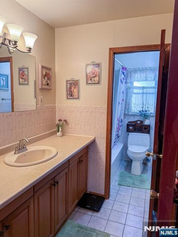 32 Esplanade Drive, Hillsdale, NJ 07642