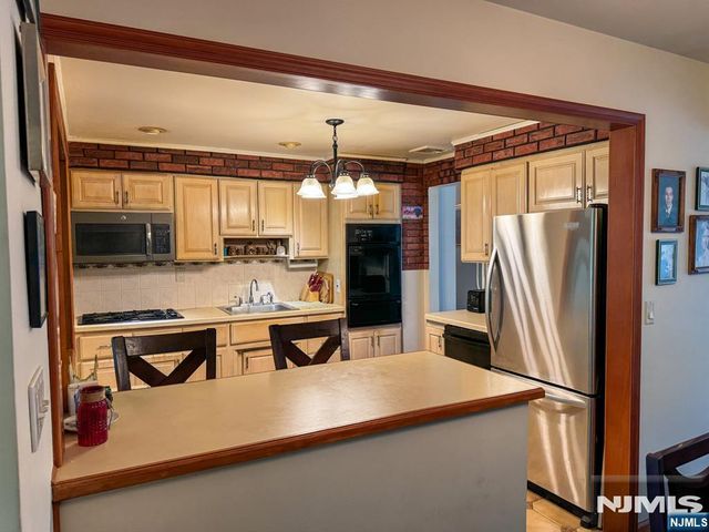 32 Esplanade Drive, Hillsdale, NJ 07642