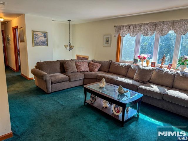 32 Esplanade Drive, Hillsdale, NJ 07642