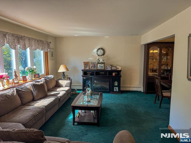 32 Esplanade Drive, Hillsdale, NJ 07642