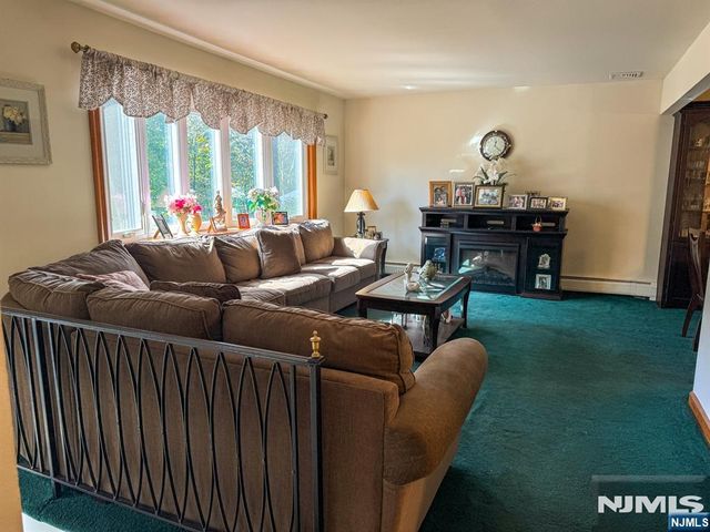 32 Esplanade Drive, Hillsdale, NJ 07642