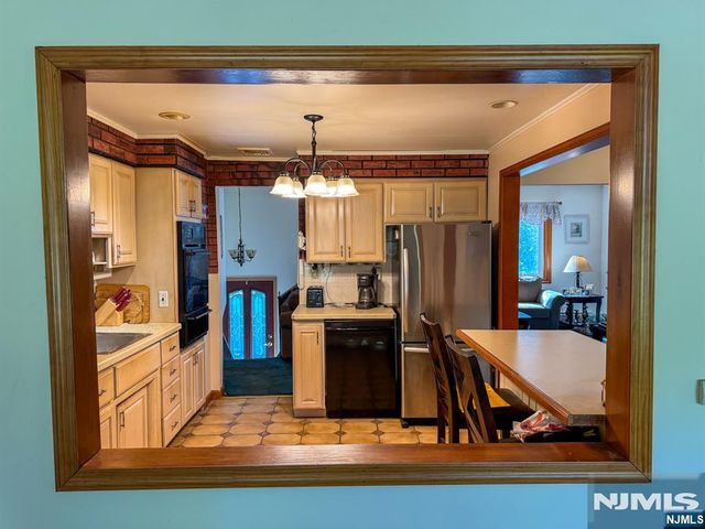 32 Esplanade Drive, Hillsdale, NJ 07642