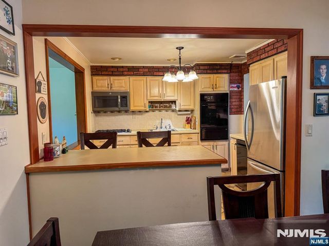 32 Esplanade Drive, Hillsdale, NJ 07642