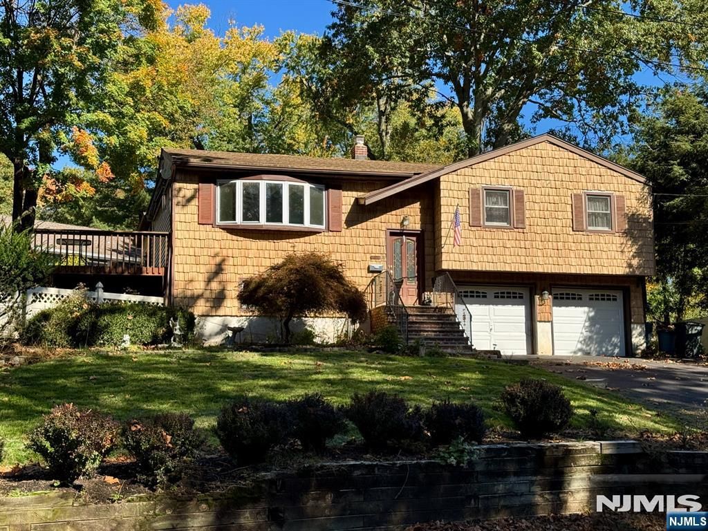 32 Esplanade Drive, Hillsdale, NJ 07642