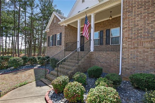 8967 Midlothian Court, Winston, GA 30187