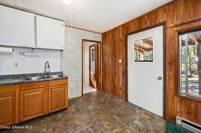 1807 Kelso Lake RD, Athol, ID 83801