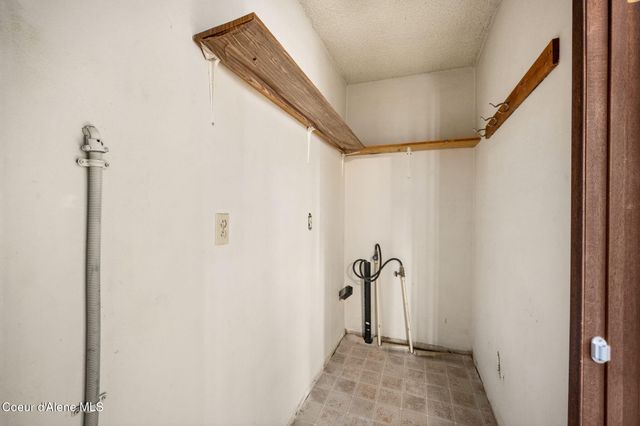 1807 Kelso Lake RD, Athol, ID 83801