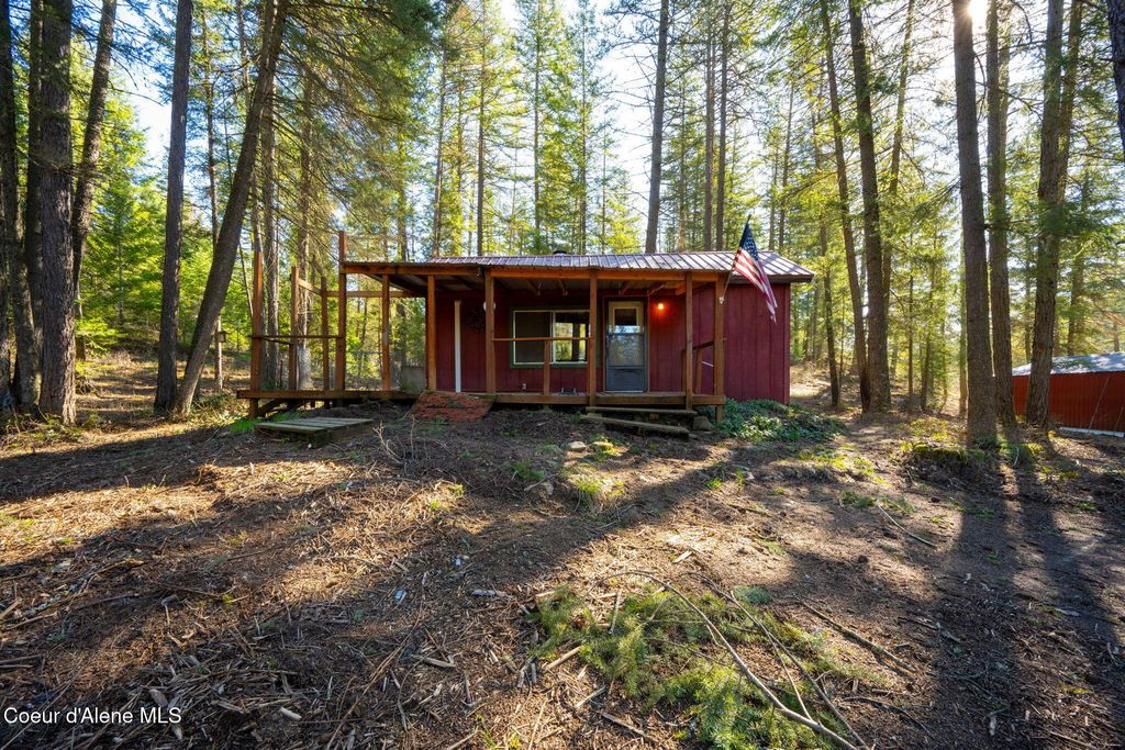 1807 Kelso Lake RD, Athol, ID 83801