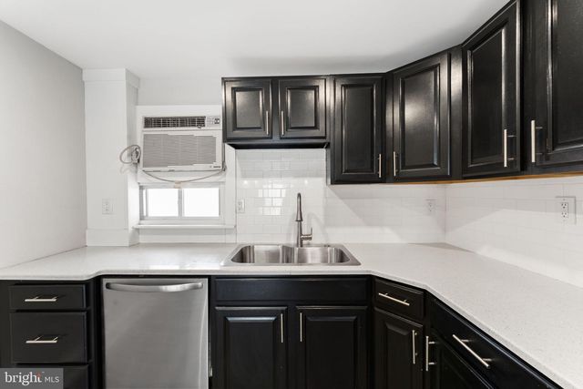 2833 S SYDENHAM ST, Philadelphia, PA 19145