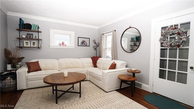 16416 Elsienna Avenue, Cleveland, OH 44135