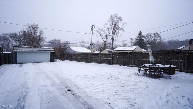 16416 Elsienna Avenue, Cleveland, OH 44135