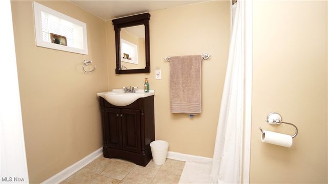 16416 Elsienna Avenue, Cleveland, OH 44135