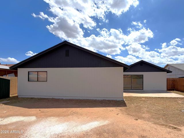 7724 W PIERSON Street, Phoenix, AZ 85033