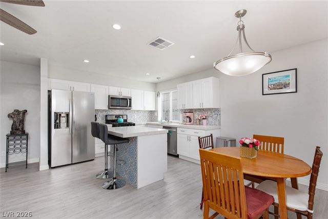 41 Del Amo Drive, Las Vegas, NV 89110