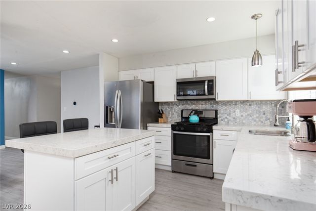 41 Del Amo Drive, Las Vegas, NV 89110