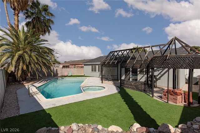 41 Del Amo Drive, Las Vegas, NV 89110