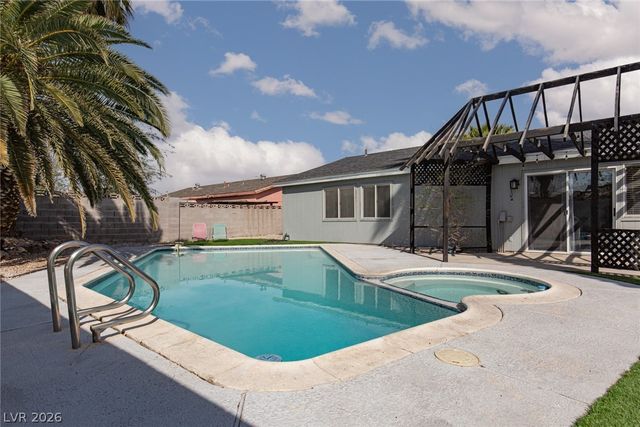 41 Del Amo Drive, Las Vegas, NV 89110