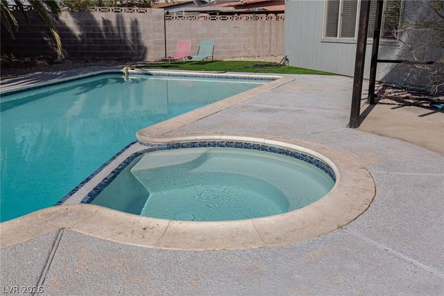 41 Del Amo Drive, Las Vegas, NV 89110