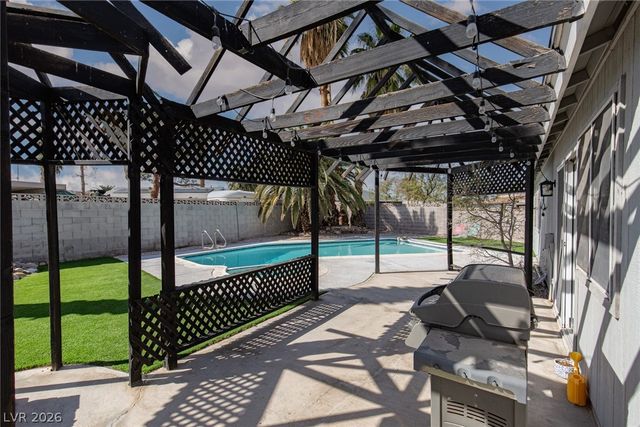 41 Del Amo Drive, Las Vegas, NV 89110