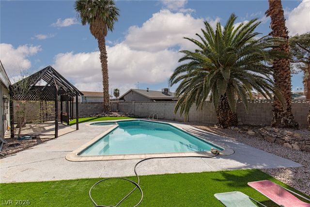 41 Del Amo Drive, Las Vegas, NV 89110