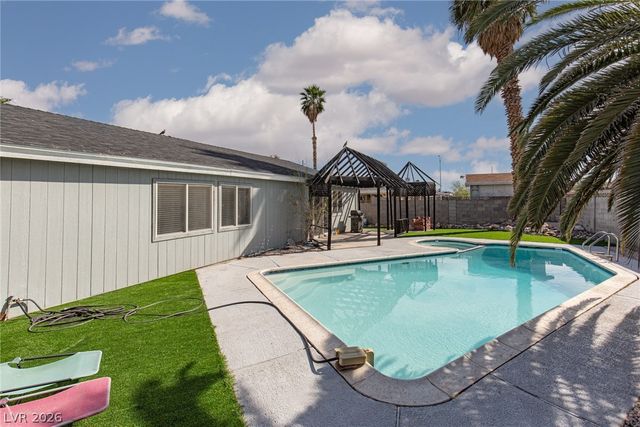 41 Del Amo Drive, Las Vegas, NV 89110