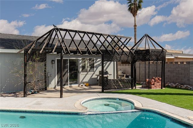 41 Del Amo Drive, Las Vegas, NV 89110