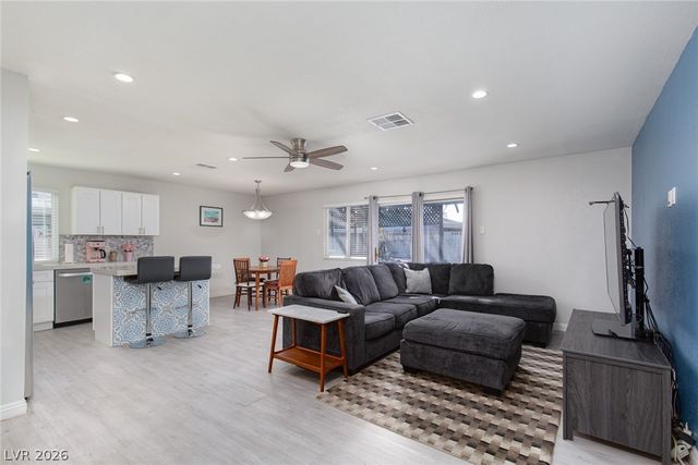 41 Del Amo Drive, Las Vegas, NV 89110