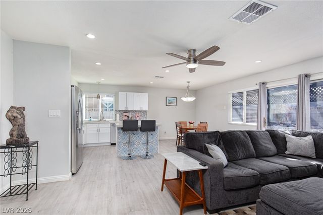 41 Del Amo Drive, Las Vegas, NV 89110