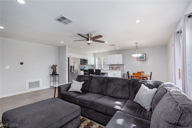 41 Del Amo Drive, Las Vegas, NV 89110