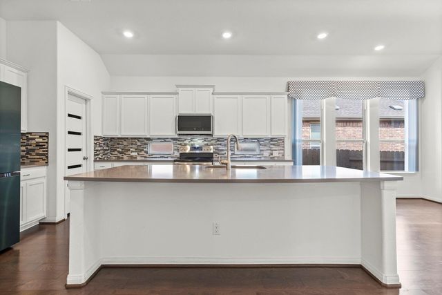 525 Scenic Bluff DR, Georgetown, TX 78628