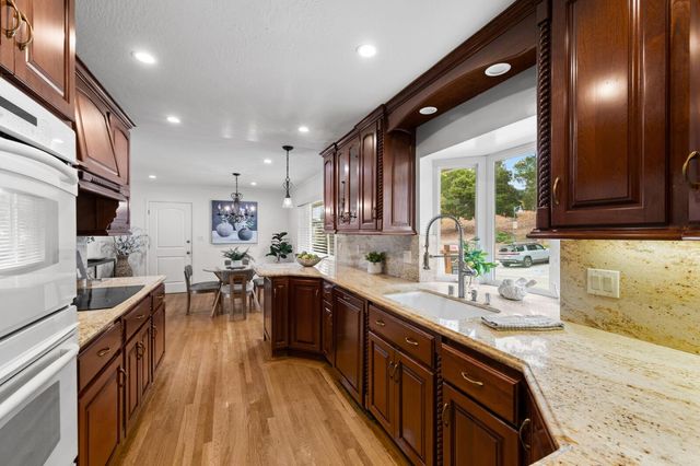 340 W 39th Avenue, San Mateo, CA 94403