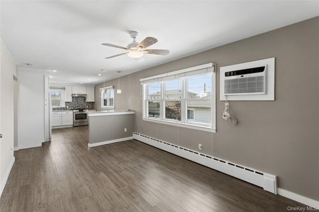 31 Julian Place, Island Park, NY 11558
