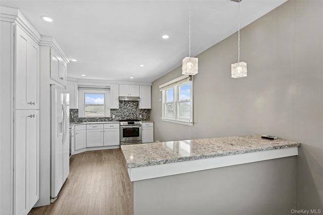 31 Julian Place, Island Park, NY 11558