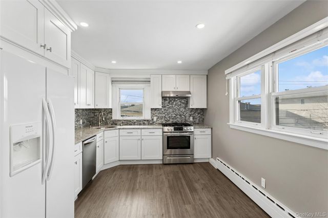 31 Julian Place, Island Park, NY 11558