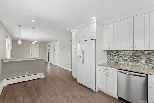 31 Julian Place, Island Park, NY 11558