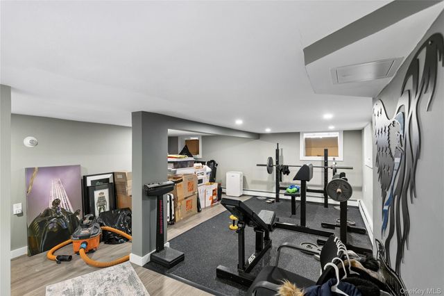 31 Julian Place, Island Park, NY 11558