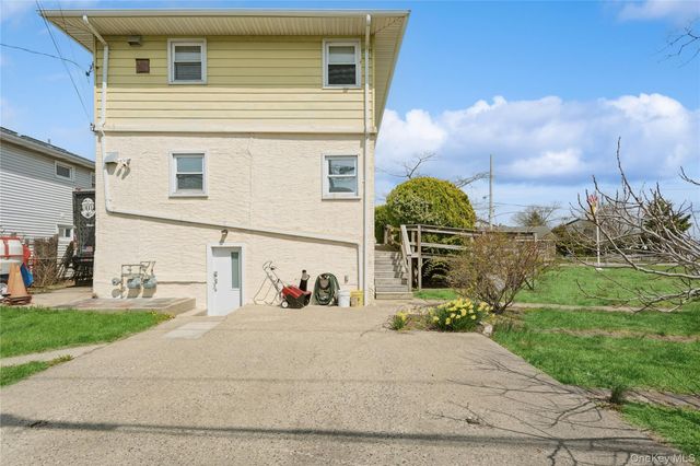 31 Julian Place, Island Park, NY 11558