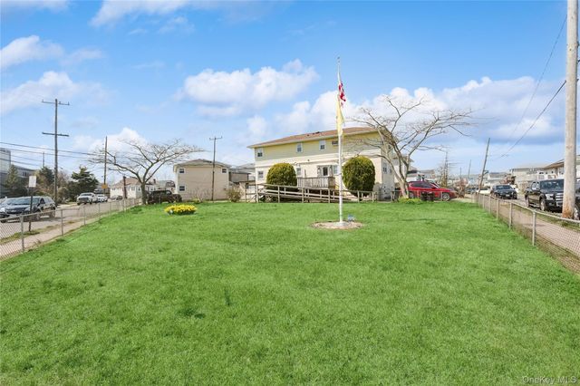 31 Julian Place, Island Park, NY 11558