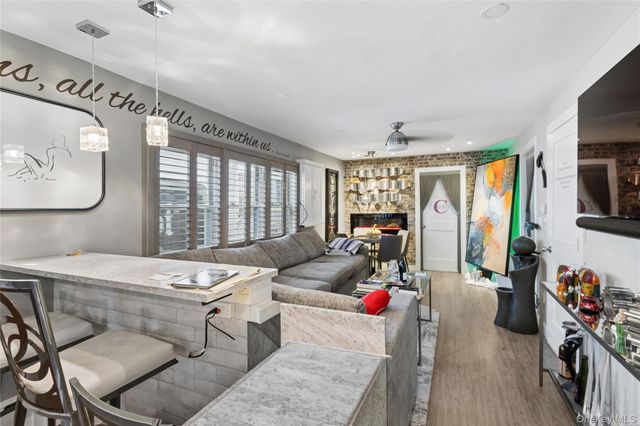 31 Julian Place, Island Park, NY 11558
