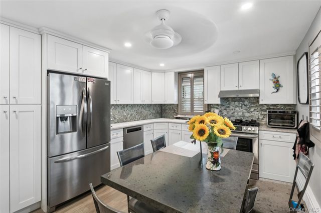 31 Julian Place, Island Park, NY 11558