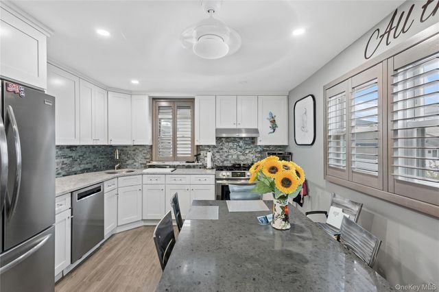31 Julian Place, Island Park, NY 11558