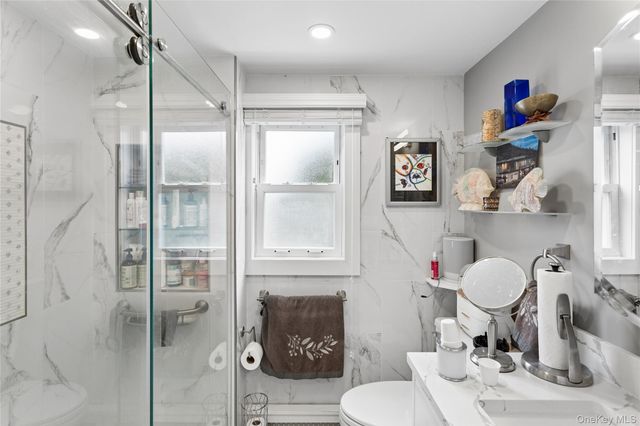 31 Julian Place, Island Park, NY 11558