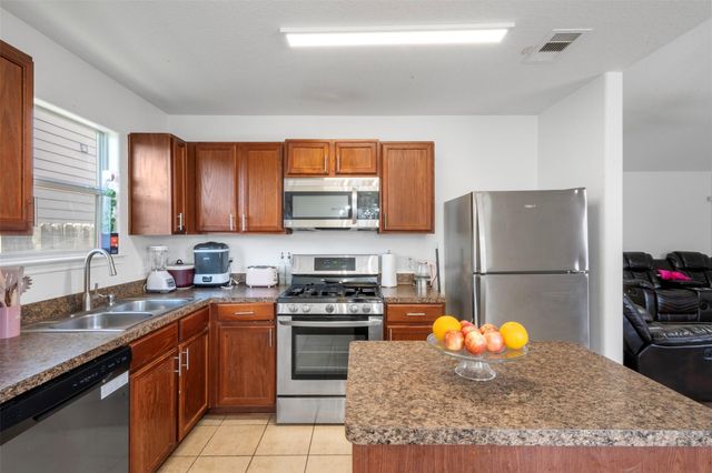 830 Paradise Road, Baytown, TX 77521