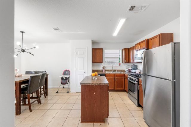 830 Paradise Road, Baytown, TX 77521
