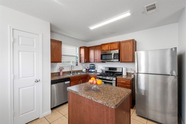 830 Paradise Road, Baytown, TX 77521