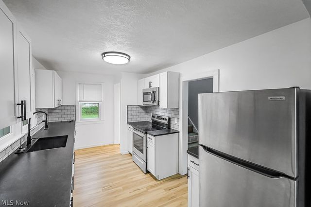 94 Southeast Avenue, Tallmadge, OH 44278