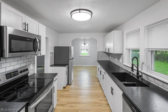 94 Southeast Avenue, Tallmadge, OH 44278