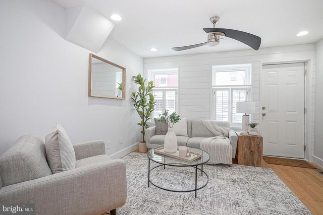 2111 MANTON ST, Philadelphia, PA 19146