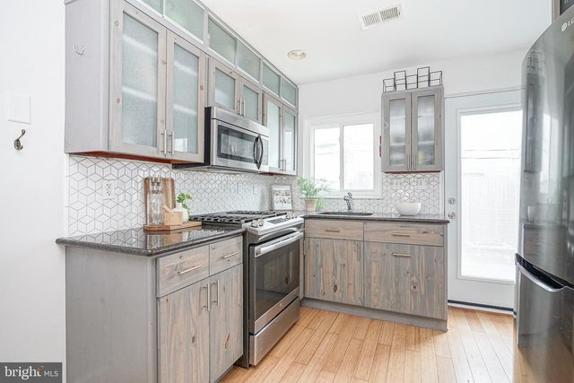 2111 MANTON ST, Philadelphia, PA 19146